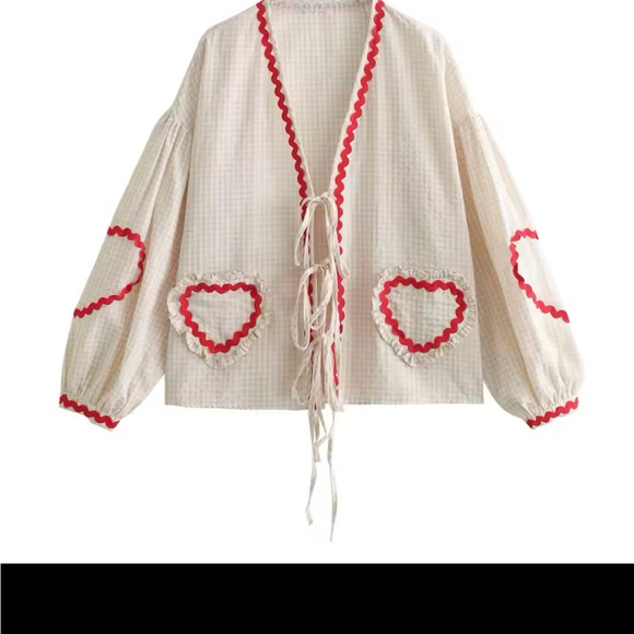 Lace front gingham beige top with heart pocket detail - Picture 3 of 8